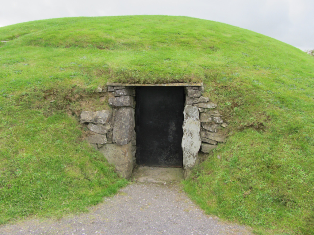 Passage Tombs | Curious Ireland
